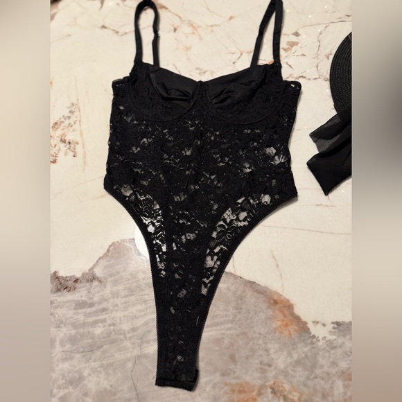Edikted Black Lace Thong Bodysuit Size M NWT - Picture 10 of 10
